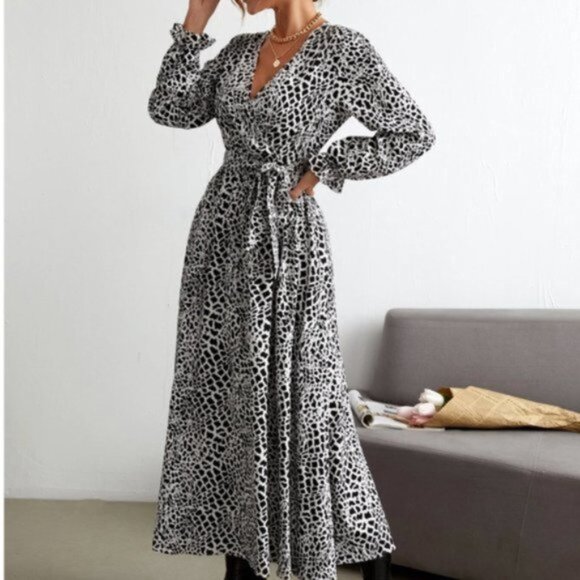 Black And White Animal Print Flounce Sleeve Belted Dress - Picture 4 of 7